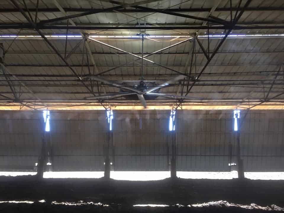 התקנת מאווררים ברפת חוות שחפים